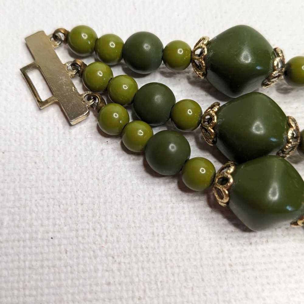 Triple strand vintage green bracelet gold tone cl… - image 6