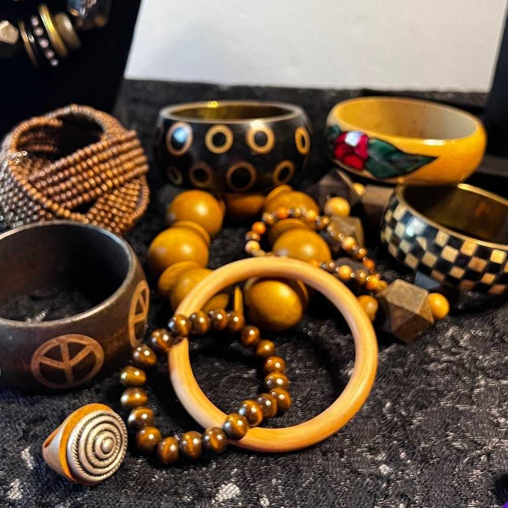 Lot of wooden jewelry 18 pieces - image 8