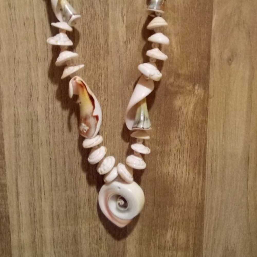 Vintage Hand Crafted Artisan Shell Necklace & Pen… - image 1