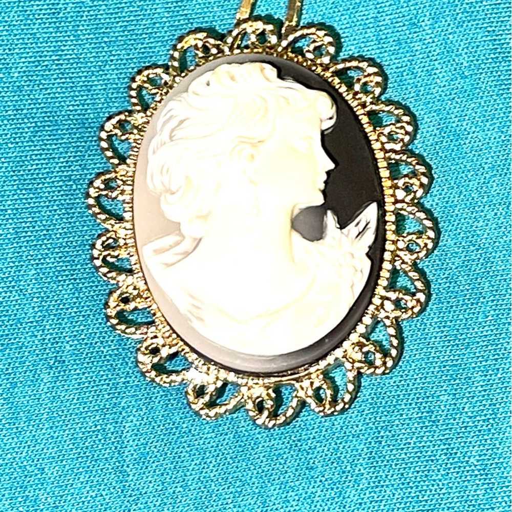 Vintage Cameo Lanyard Necklace - image 5