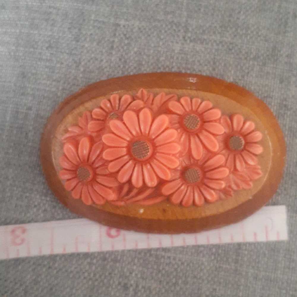 Vintage orange carved flower and wood Brooch/pin - image 6