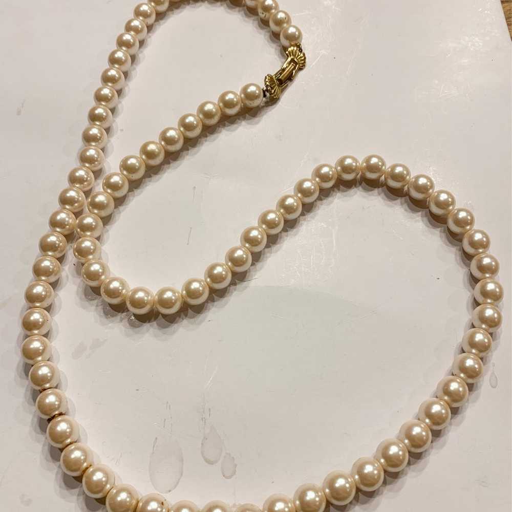 Pearl Necklace gold tone Vintage. - image 2
