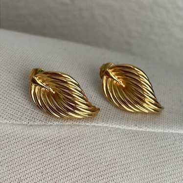 Vintage Avon clip on earrings - image 1