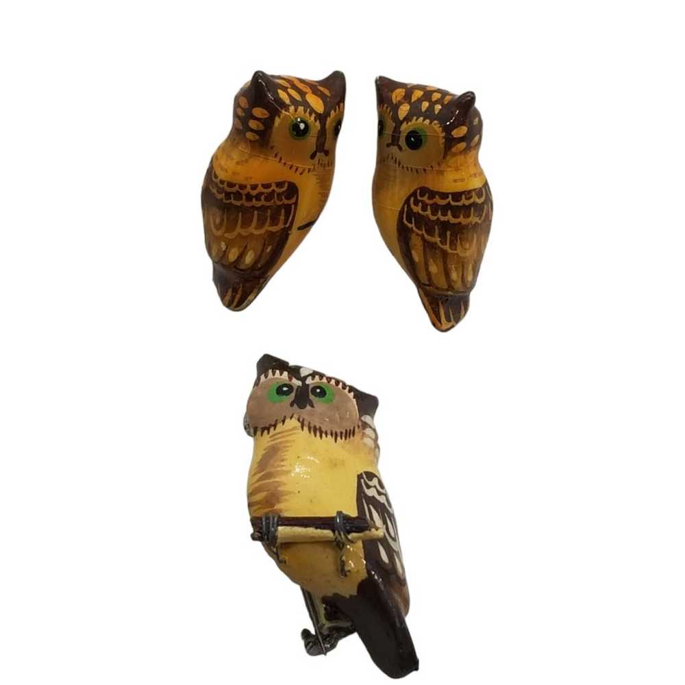VINTAGE FOLK ART PAINTED WOODEN OWL PIN & EARRING… - image 1