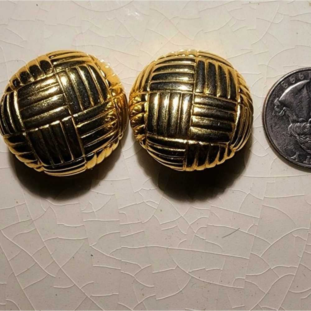 Vintage 1980s Large button size gold weave design… - image 5