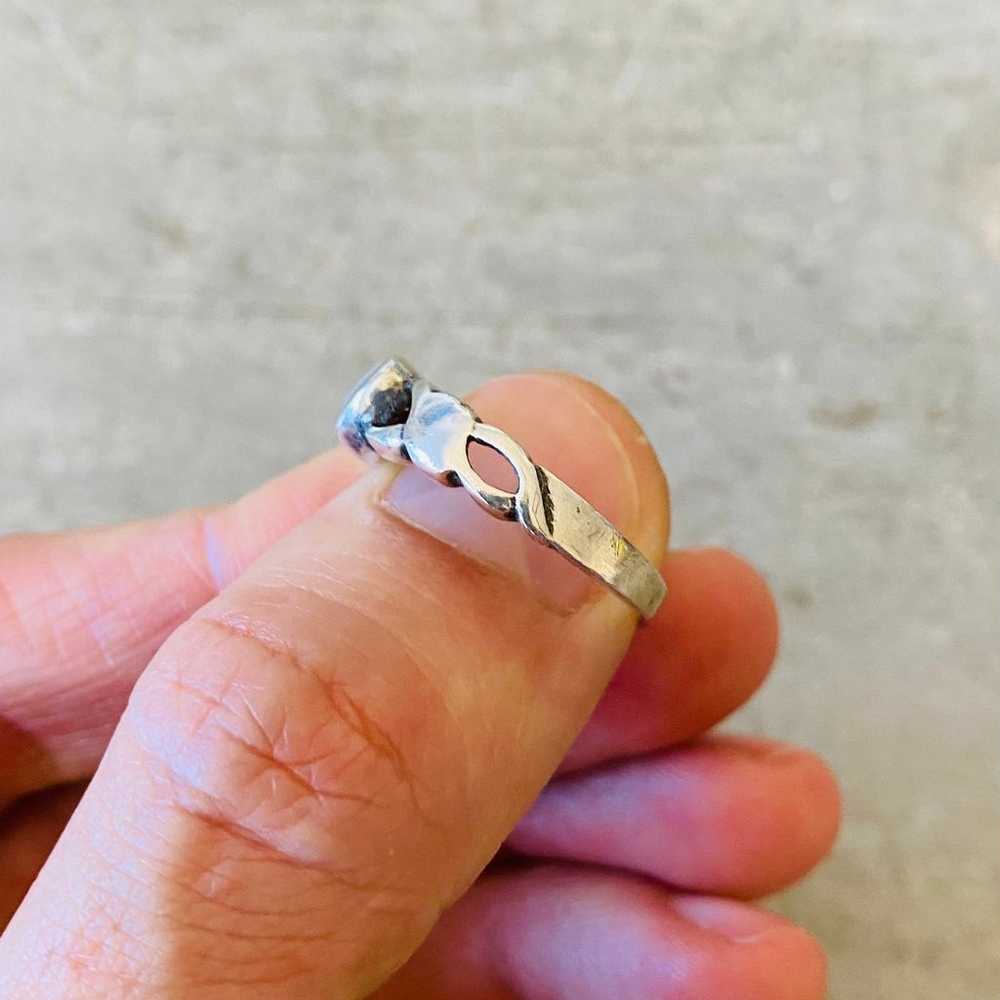 Artisan Vintage Sterling Silver & Shell Heart Ring - image 5