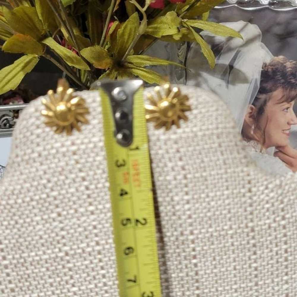 VINTAGE Signed MONET gold  flower clip-on non pie… - image 3