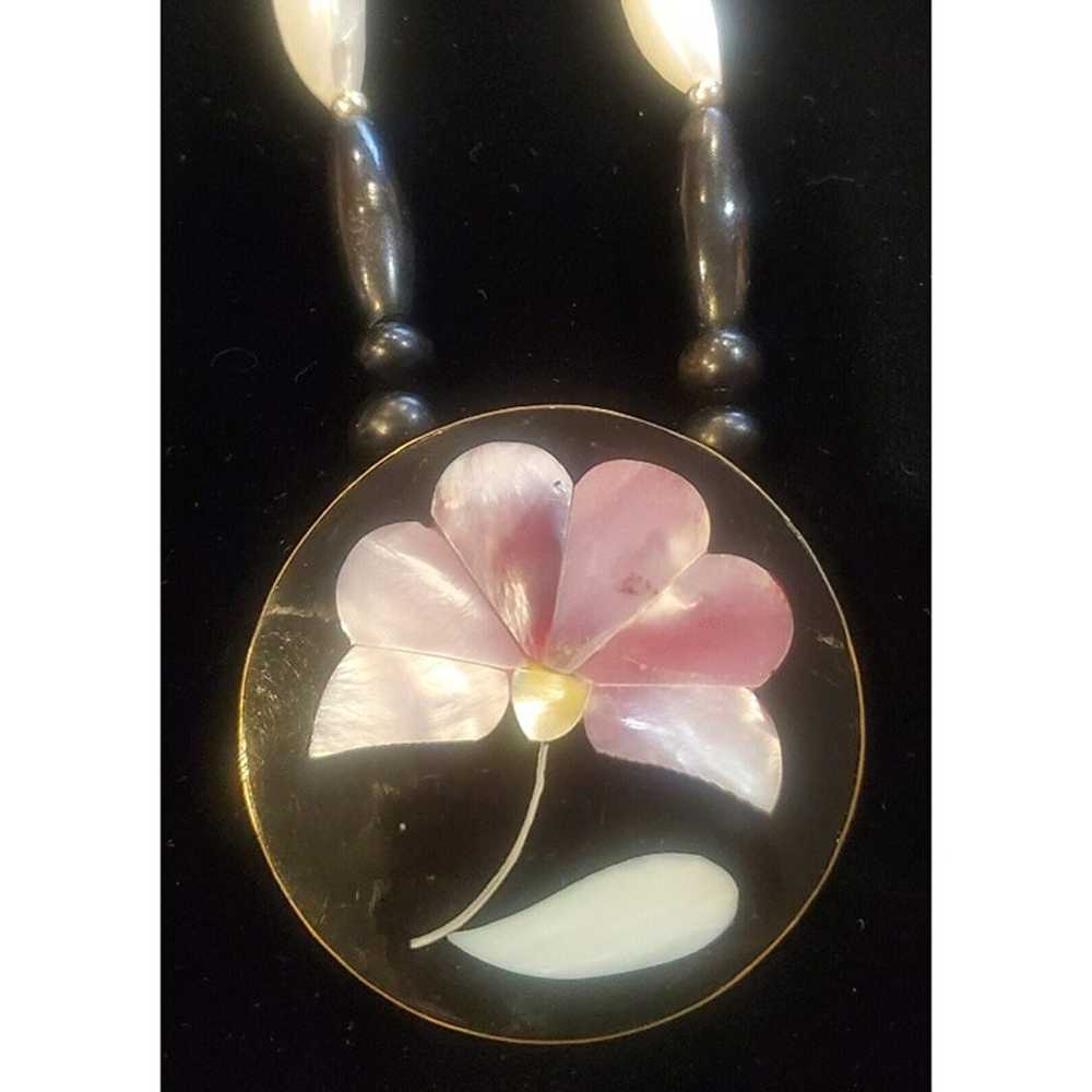 Vintage Abalone Inlay Shell Flower Beaded Necklac… - image 3