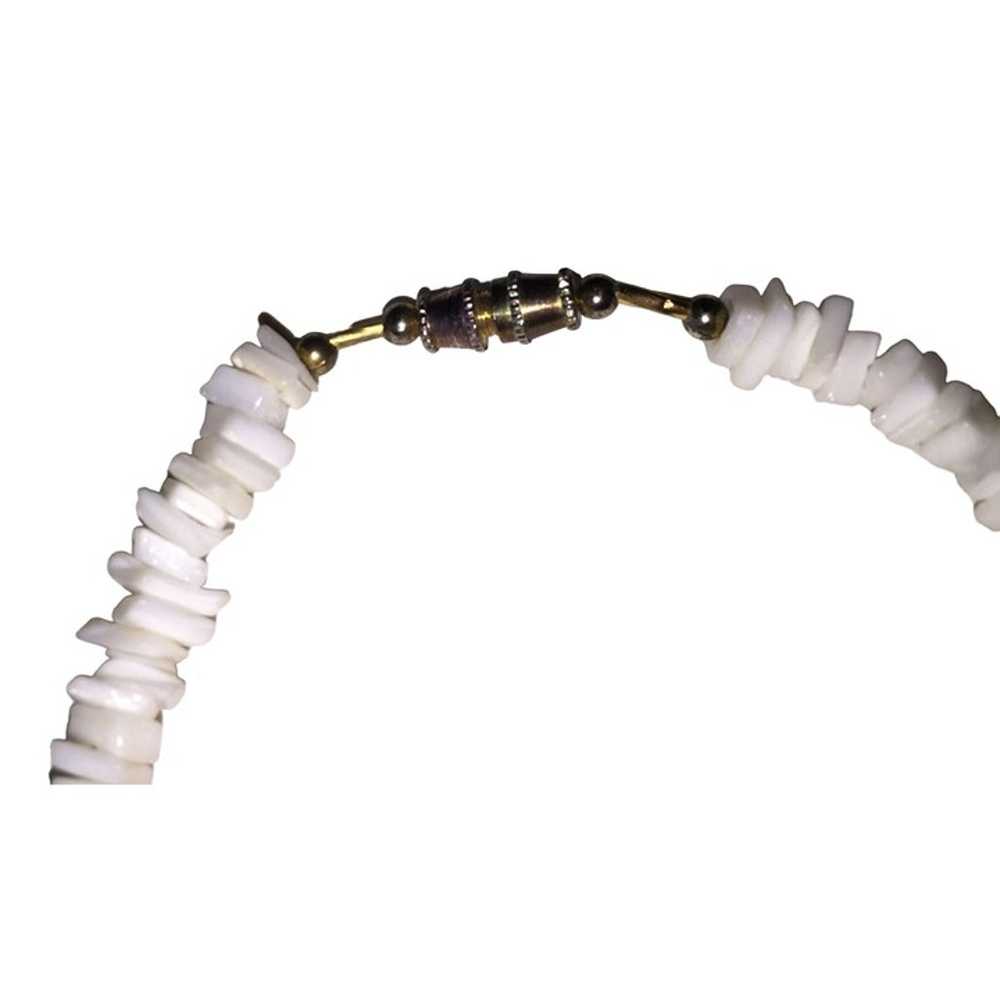 Vintage White Beachy Puka Shell Necklace 7 inches - image 5