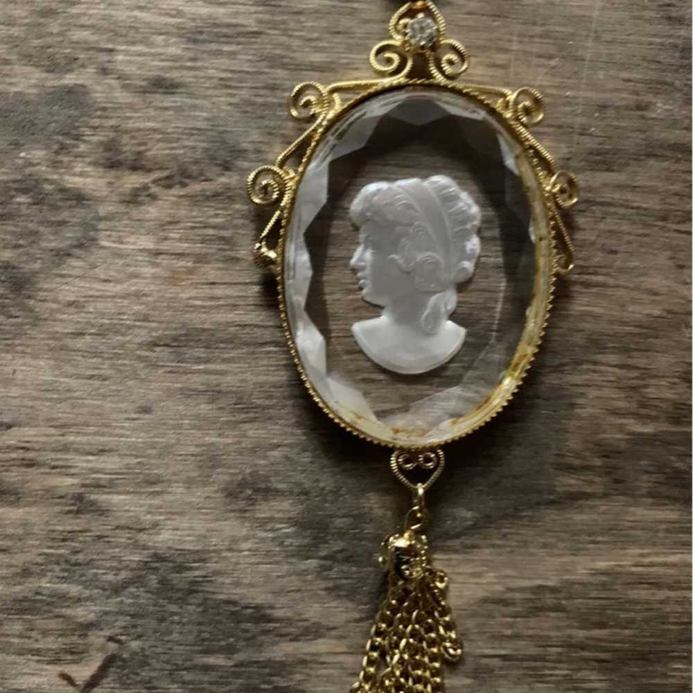 Vintage Style Cameo Clear Acrylic Pendant With Cr… - image 4