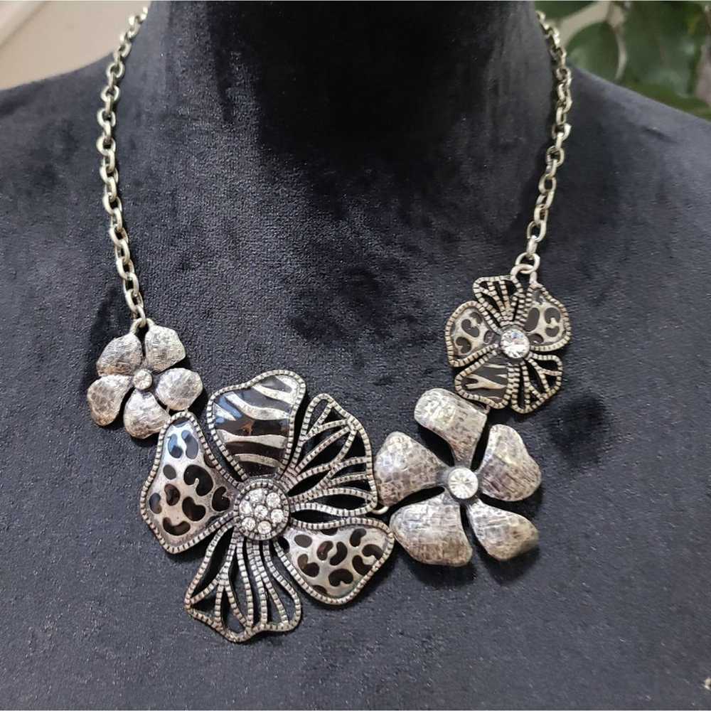 Vintage Pewter Gray Floral Necklace - image 3