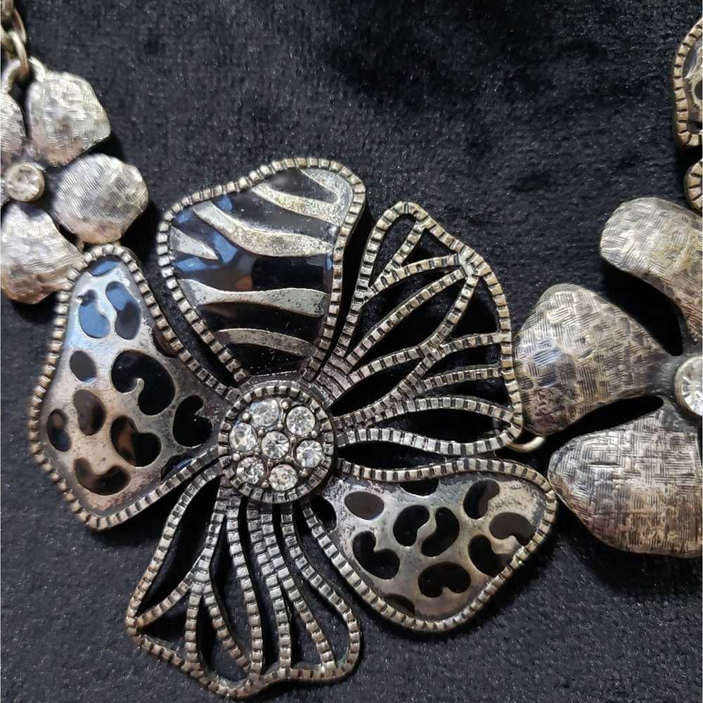 Vintage Pewter Gray Floral Necklace - image 5