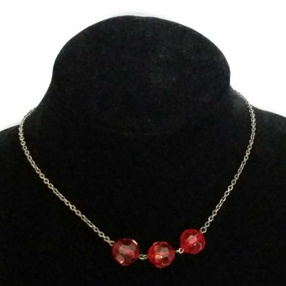 Red faceted glass bead necklace vtg - image 3