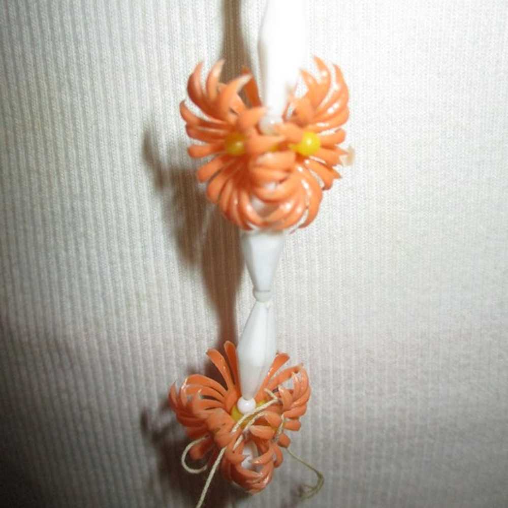 vintage cheap & cheesy orange & white  flower chi… - image 3