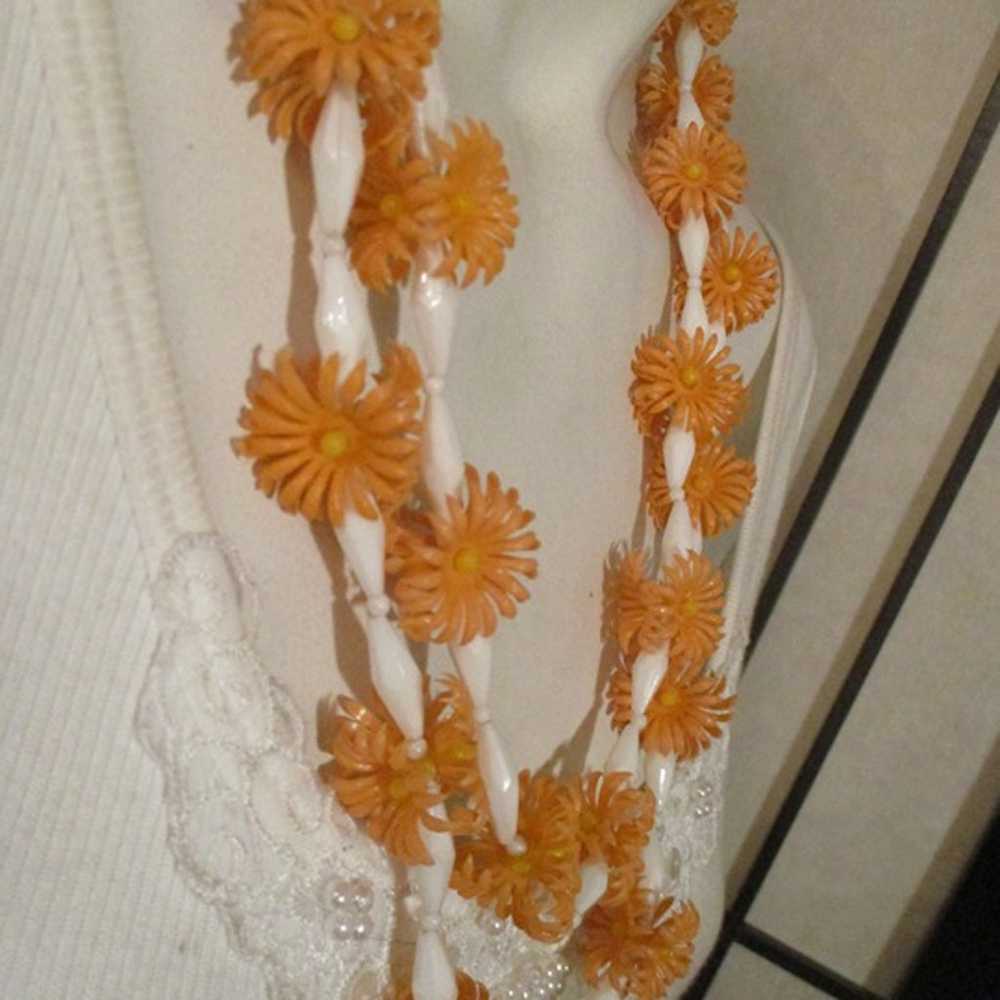 vintage cheap & cheesy orange & white  flower chi… - image 5