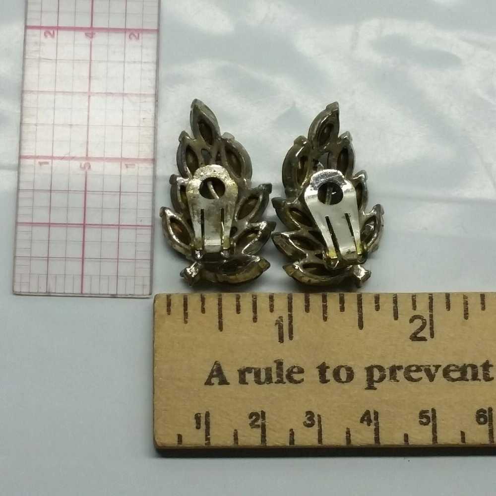 Grey rhinestone spray vtg clip earrings - image 7