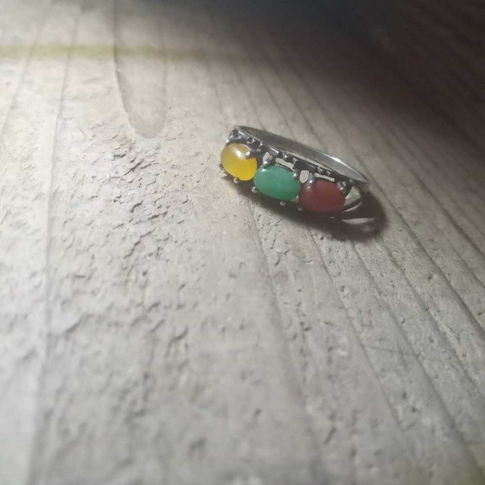 Vintage . 925 nv Avon 3 jade stone ring size 8 - image 3
