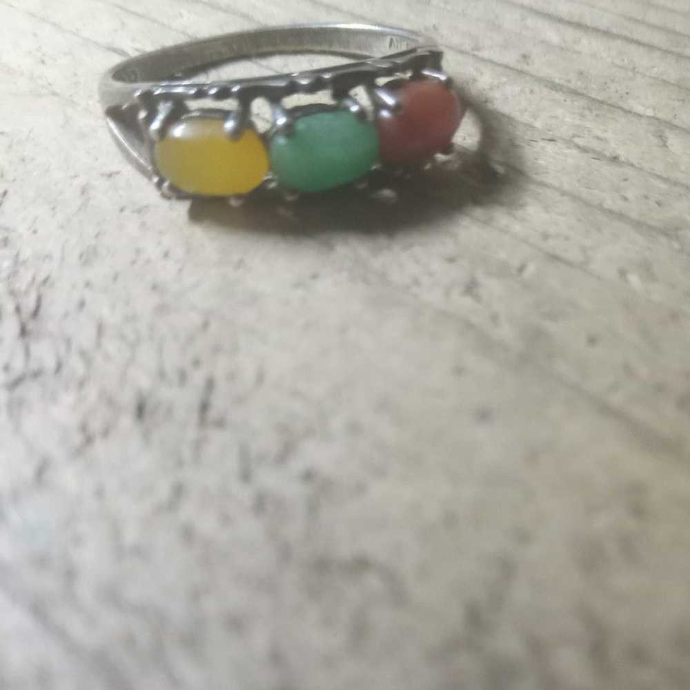 Vintage . 925 nv Avon 3 jade stone ring size 8 - image 4