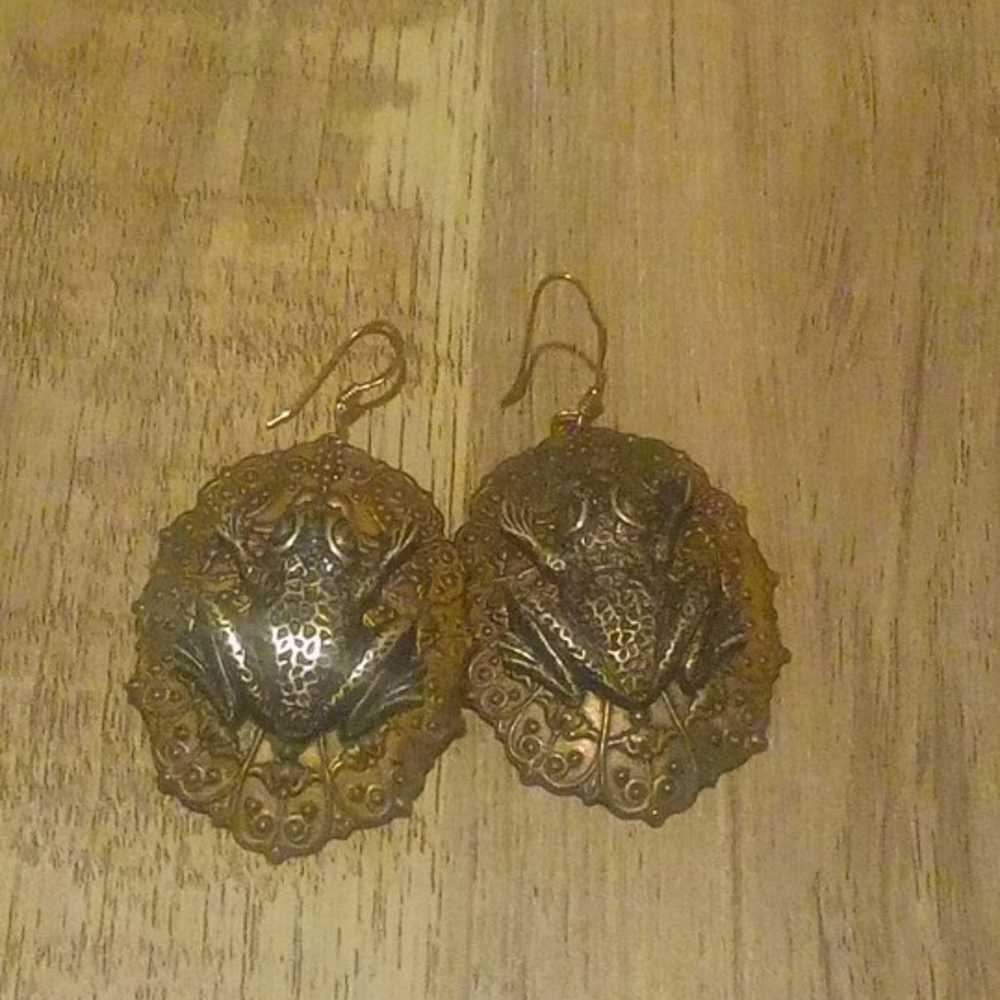 Vintage Art Nouveau Style 3D Frog Earrings Two To… - image 2