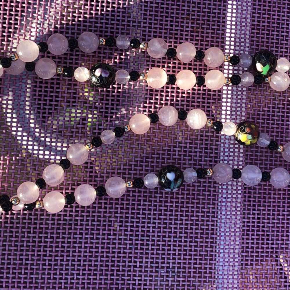 Pink quartz and cloisonné necklace - image 3