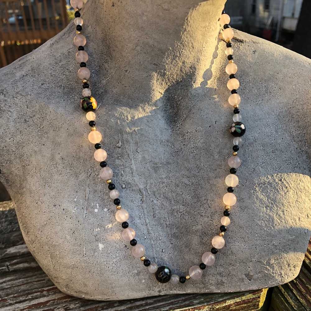 Pink quartz and cloisonné necklace - image 4