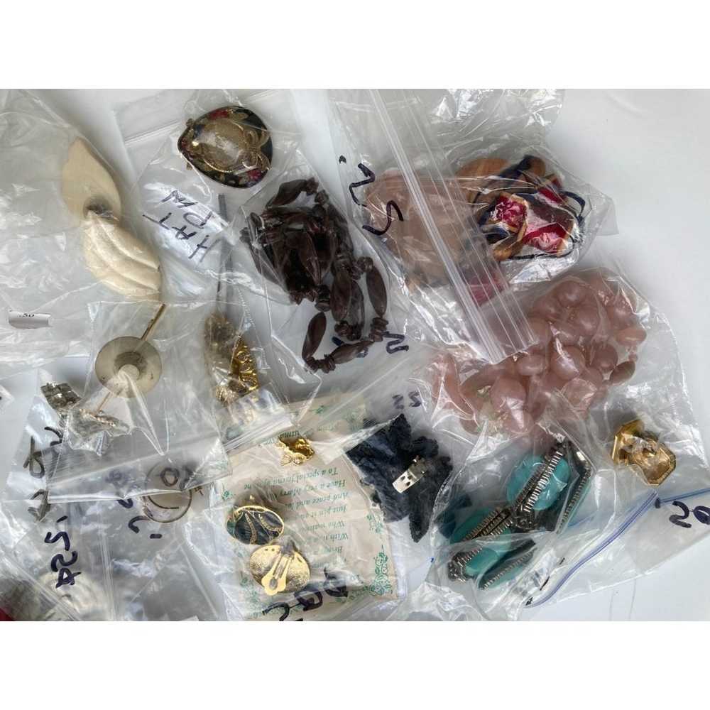 Vintage 3 lbs Jewelry Lot Approx 70 Pieces Neckla… - image 10