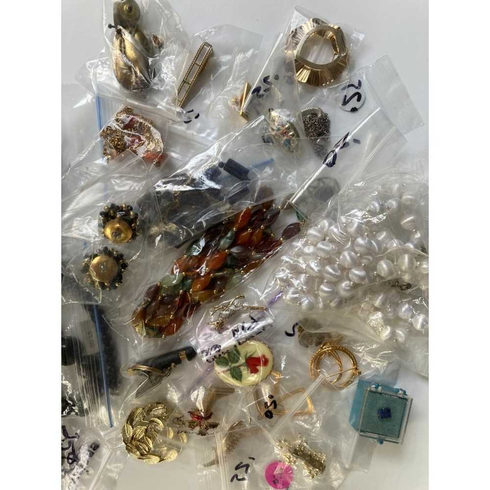Vintage 3 lbs Jewelry Lot Approx 70 Pieces Neckla… - image 11