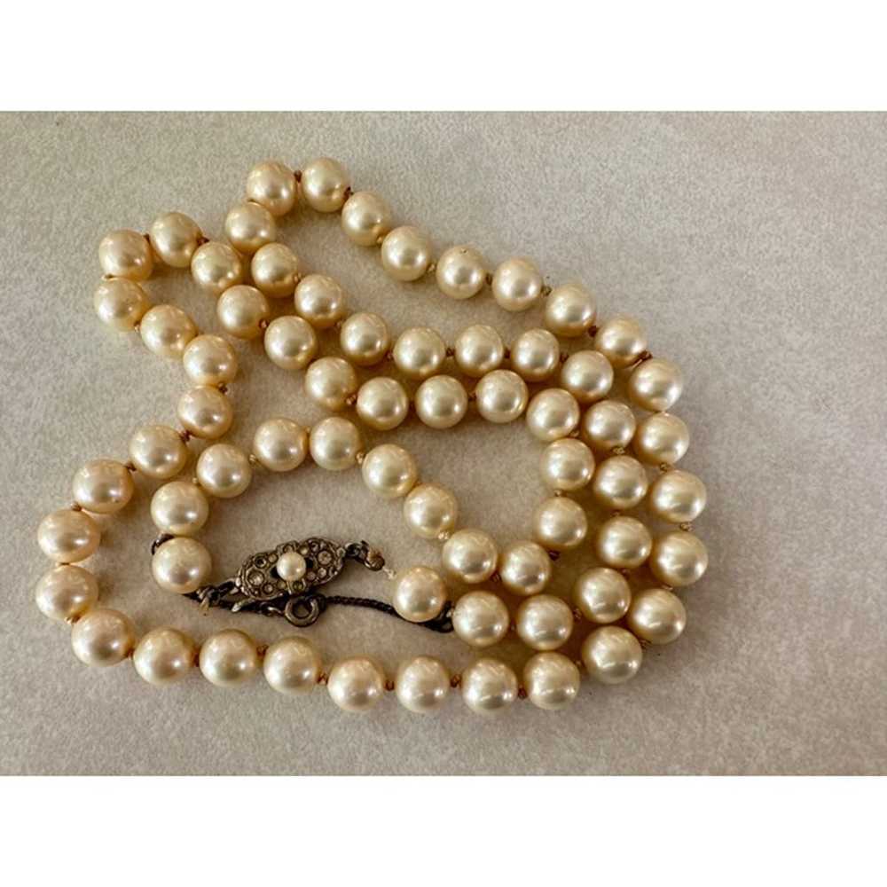 Vintage white cream faux pearls beaded necklace 9… - image 1