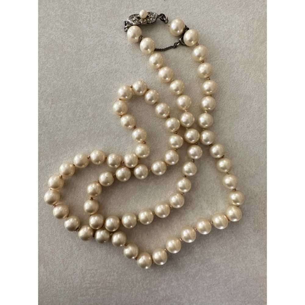 Vintage white cream faux pearls beaded necklace 9… - image 2