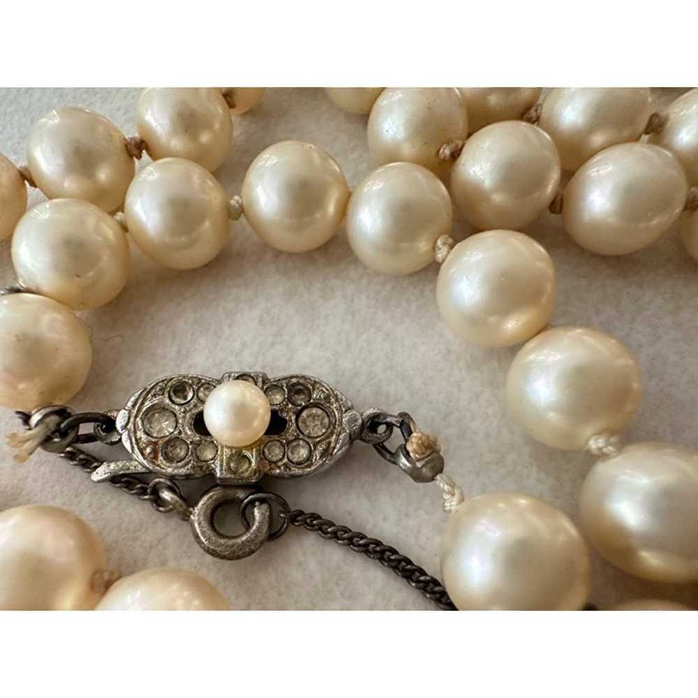 Vintage white cream faux pearls beaded necklace 9… - image 4