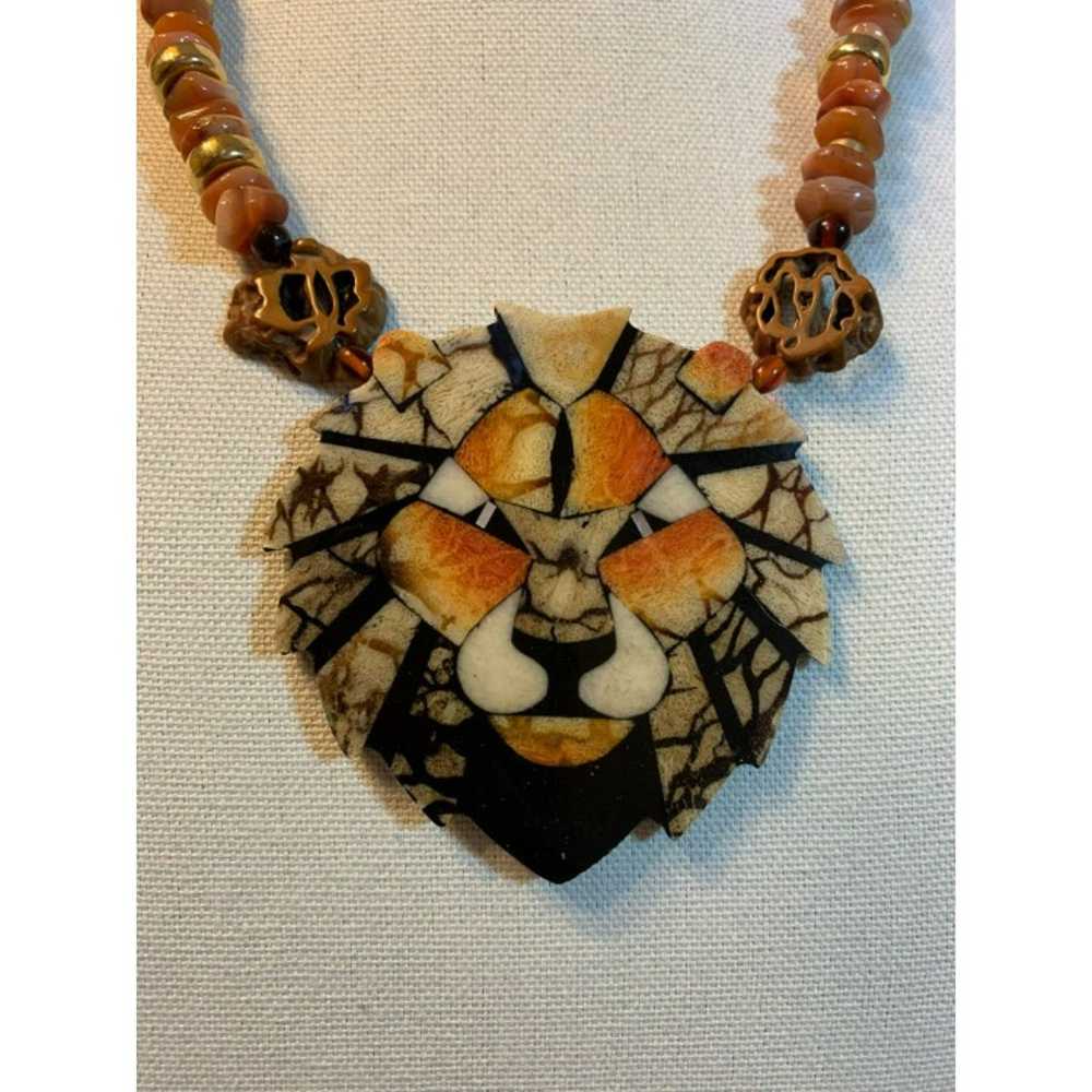 Vintage Inlaid Lion Head Pendant Necklace Agate B… - image 3