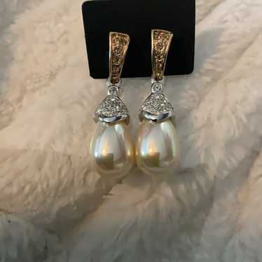 Vintage  large faux pearls drop earrings - image 1