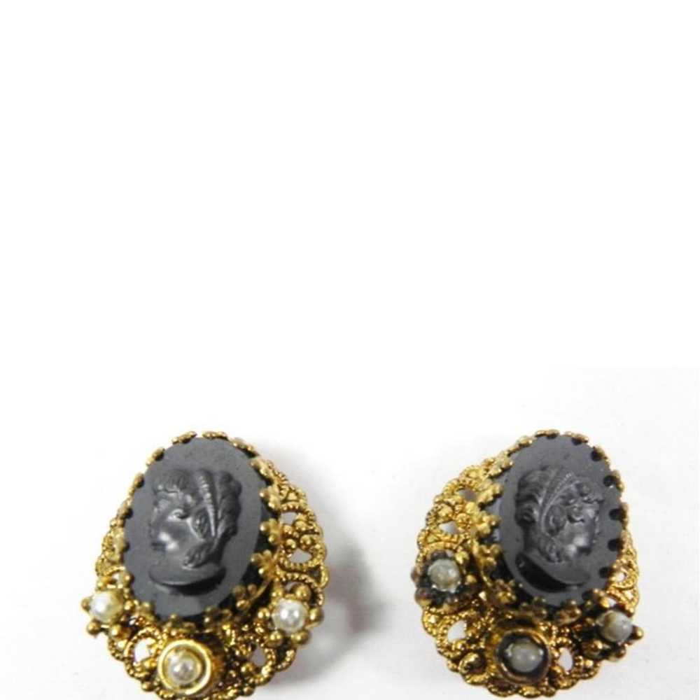 Cameo clip on  Earrings Vintage - image 2