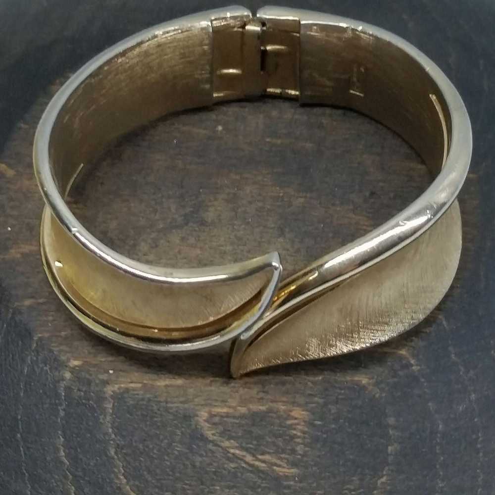 Trifari vtg textured clamper bracelet GT - image 7