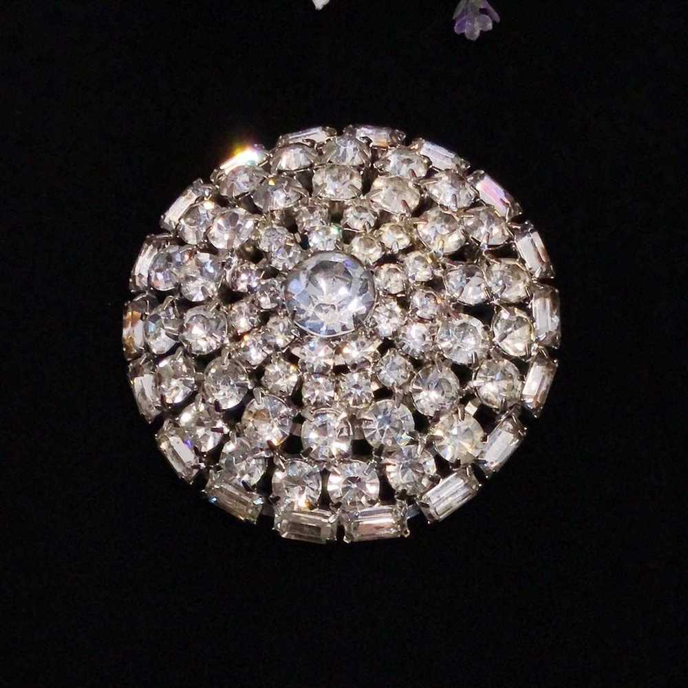 Very beautiful brooch lovely clear rhinestones do… - image 1
