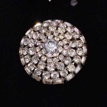 Very beautiful brooch lovely clear rhinestones do… - image 1