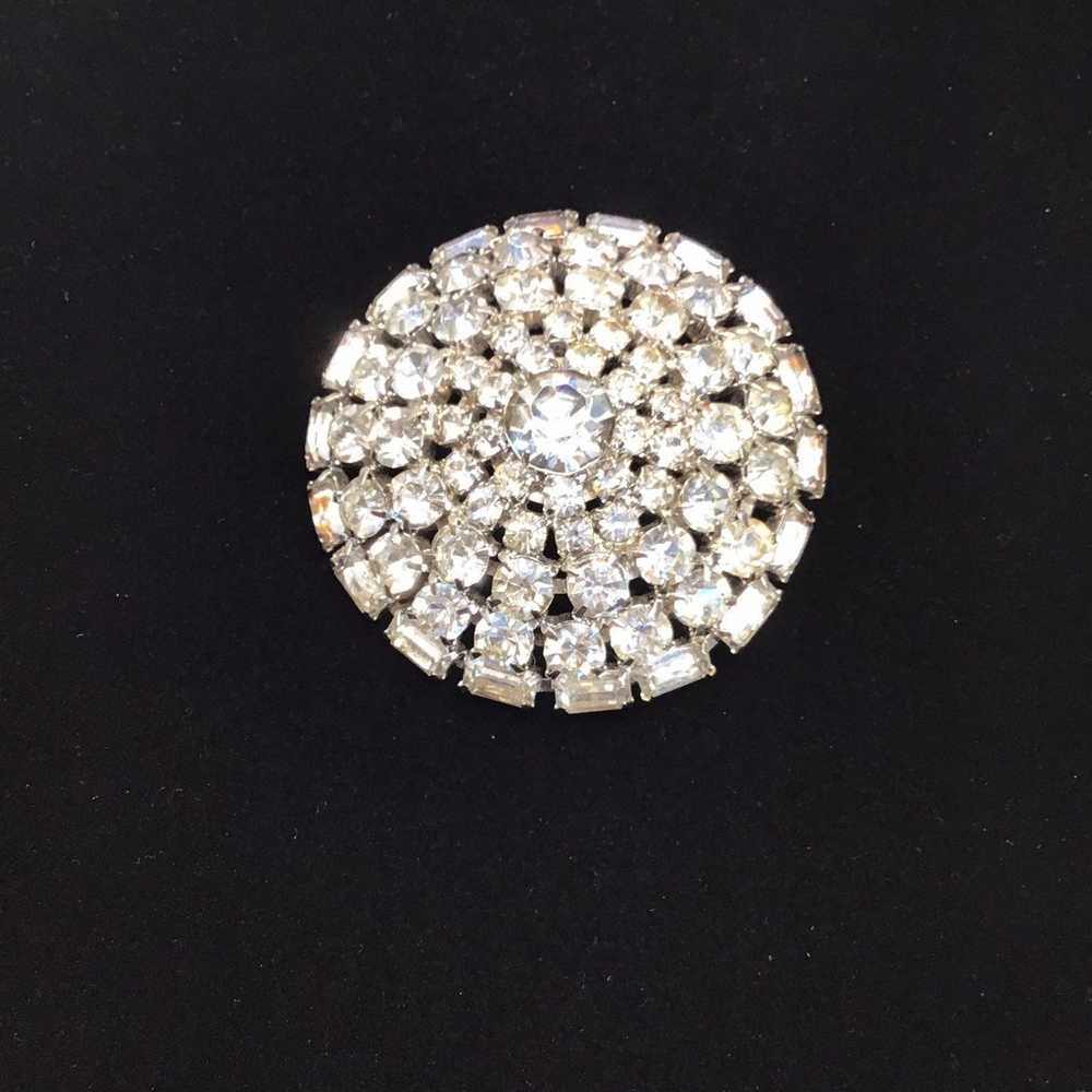 Very beautiful brooch lovely clear rhinestones do… - image 2