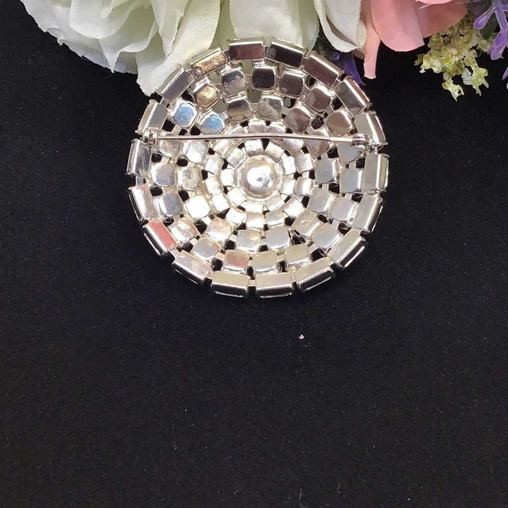 Very beautiful brooch lovely clear rhinestones do… - image 3