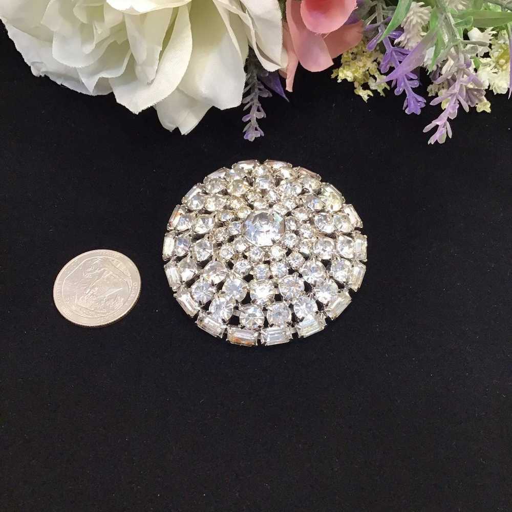 Very beautiful brooch lovely clear rhinestones do… - image 5