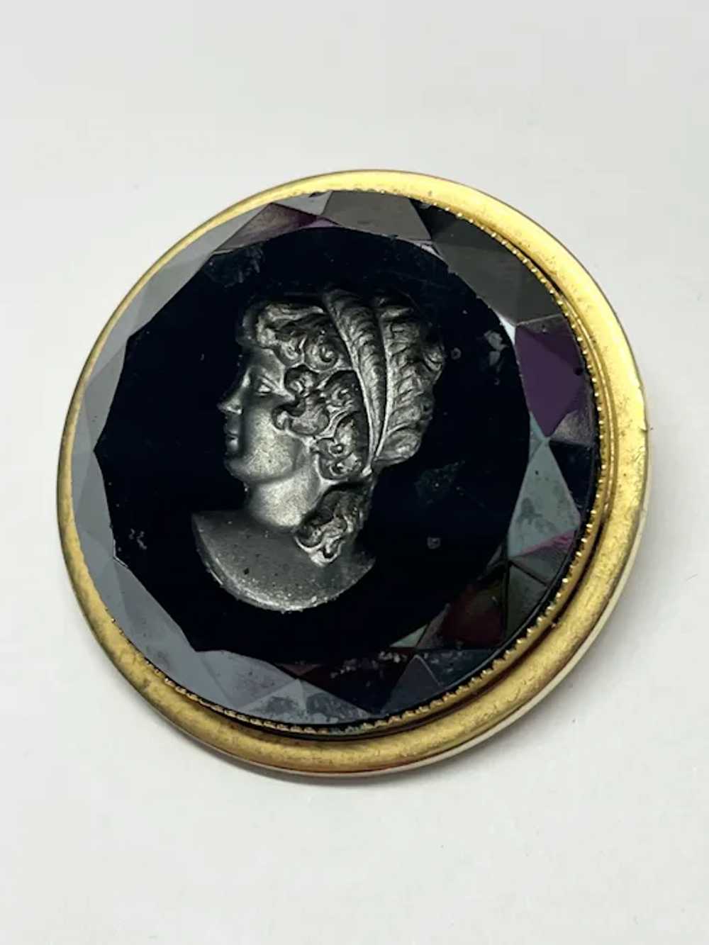 Vintage black glass cameo brooch pin - image 2