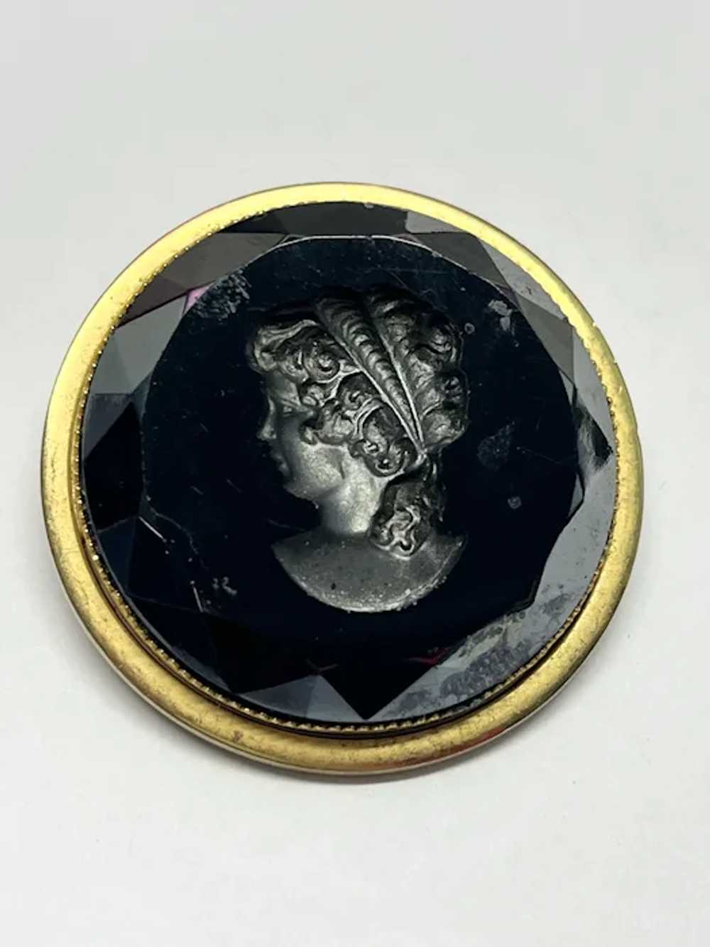 Vintage black glass cameo brooch pin - image 3