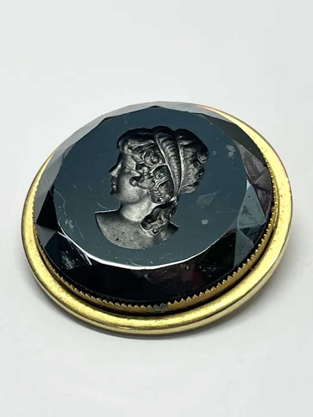 Vintage black glass cameo brooch pin - image 4