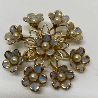 Vintage Blue And Gold Tone Faux Peal Floral Brooch