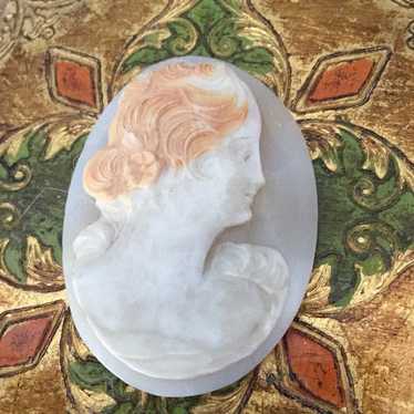 Stunning vintage beautifully carved cameo