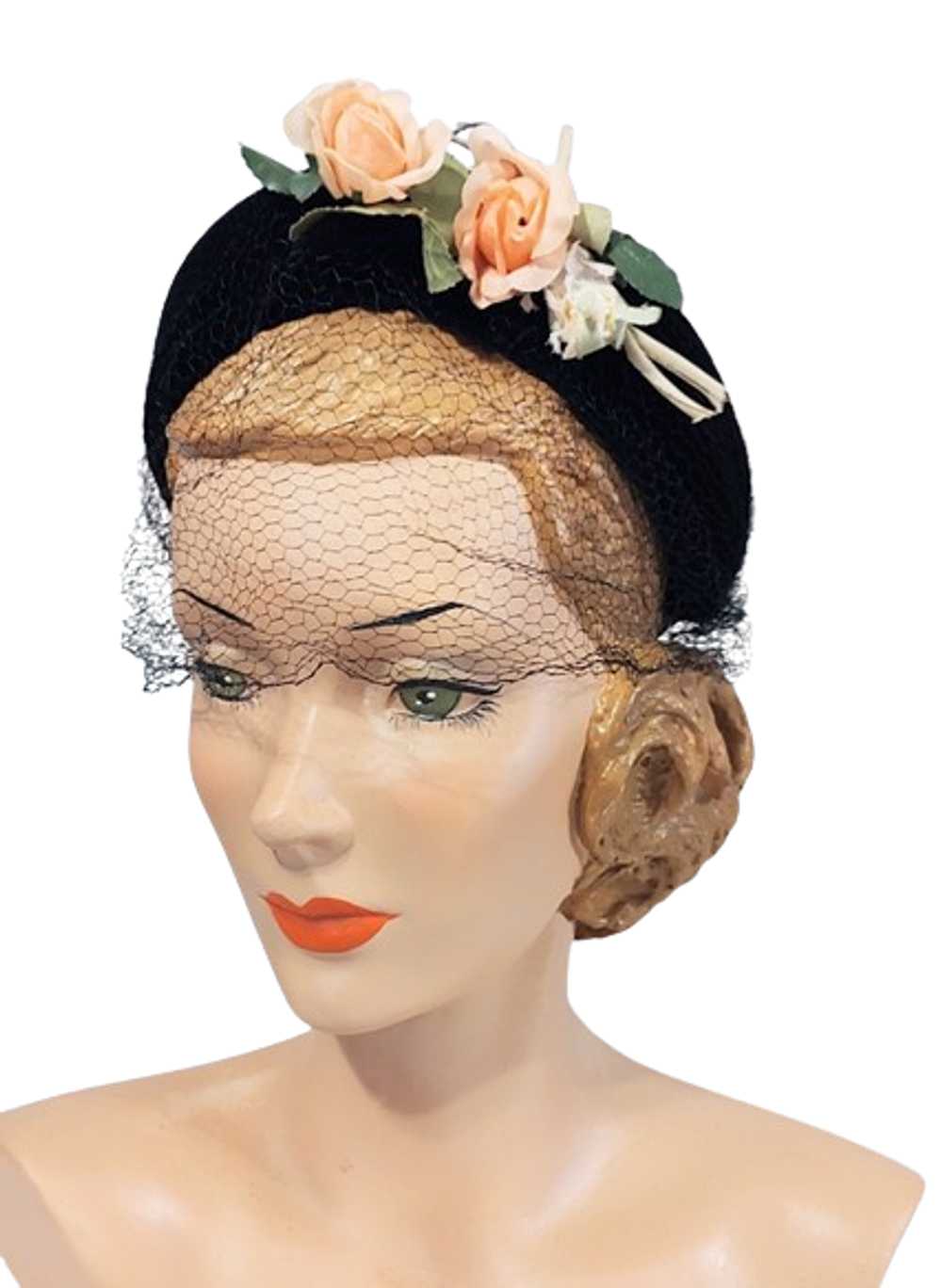 Vintage 1950s Cream Cap Style Hat With A Black Ve… - image 4