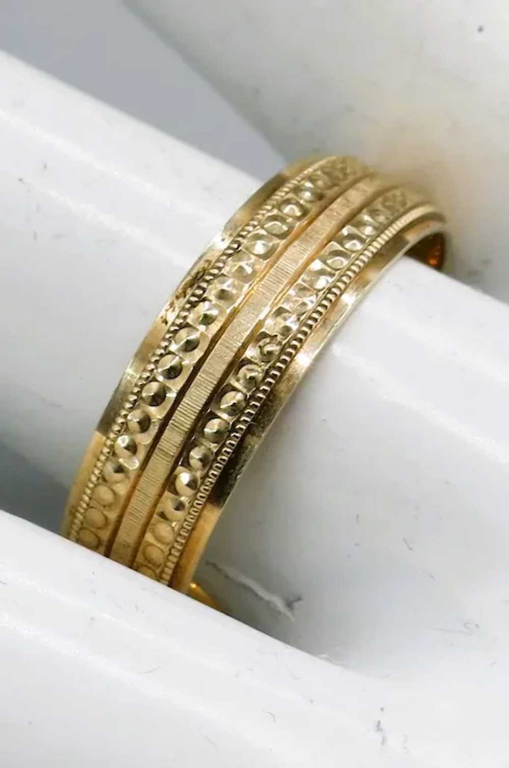 VINTAGE  10k Yellow Gold Pretty Wedding Band  Siz… - image 2