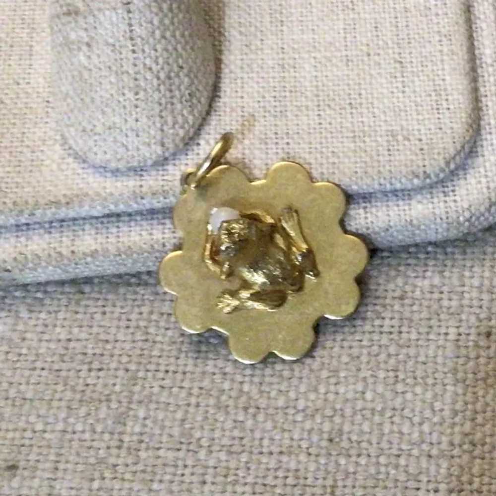 Gold Tone Faux Pearl Frog On Lily Pad Charm Penda… - image 3