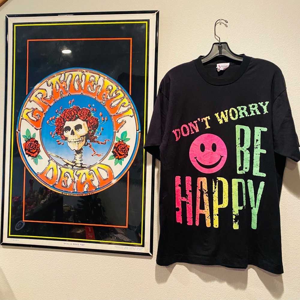 vintage don’t worry be happy shirt - image 2