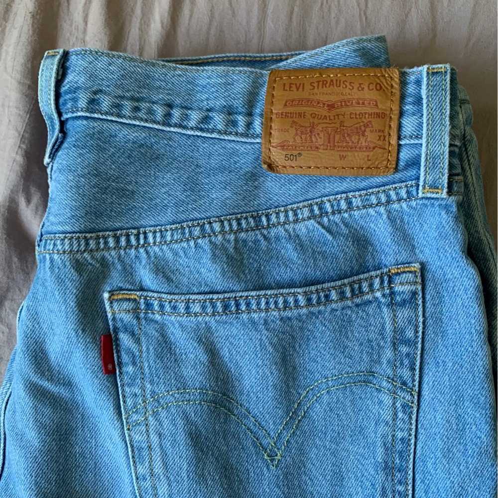 Levis womens wedgie straight 31x28 - image 2