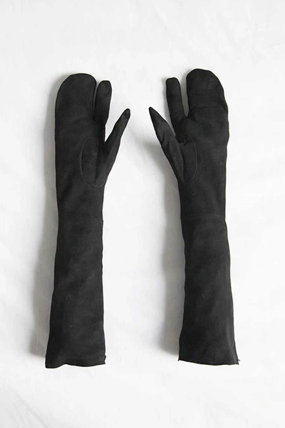 Maison Margiela Vintage long suede Tabi gloves - image 1